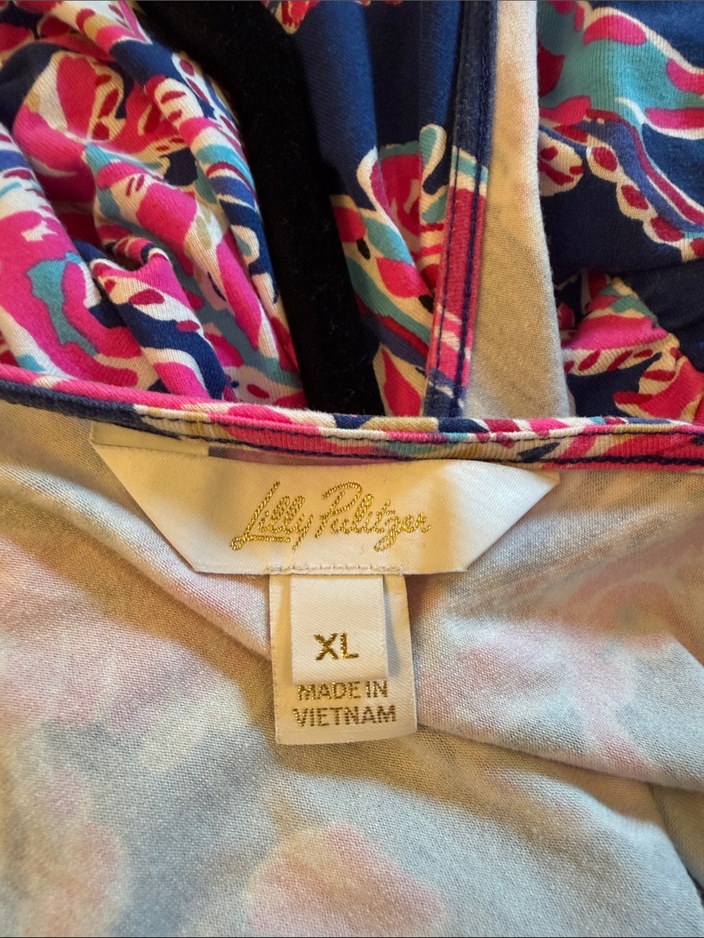 Lilly Pulitzer Women’s Navy Paisley Print Romper with Pink Accents - Picture 3 of 4